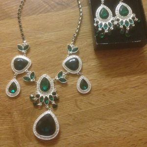 Emerald green necklace and dangling earrings